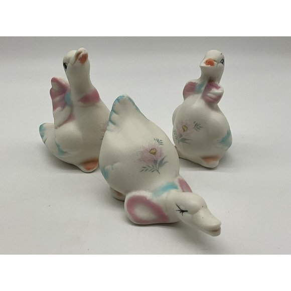 Vintage 1970s Pastel Painted Ceramic/Porcelain Baby Ducks, Set of 3 MCM Decor - Picture 8 of 16